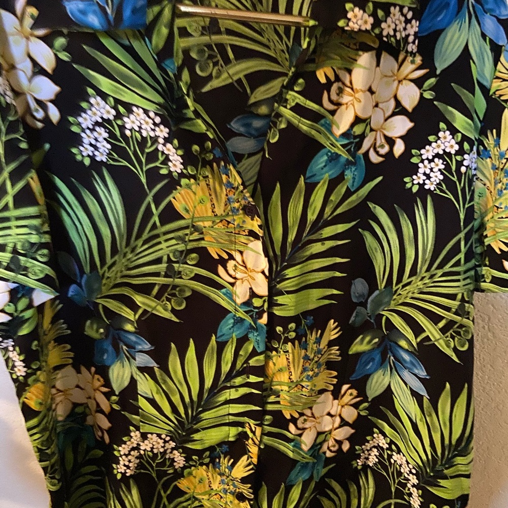Large Sarah Bentley 100%polyester blouse for women preowned smoke free home